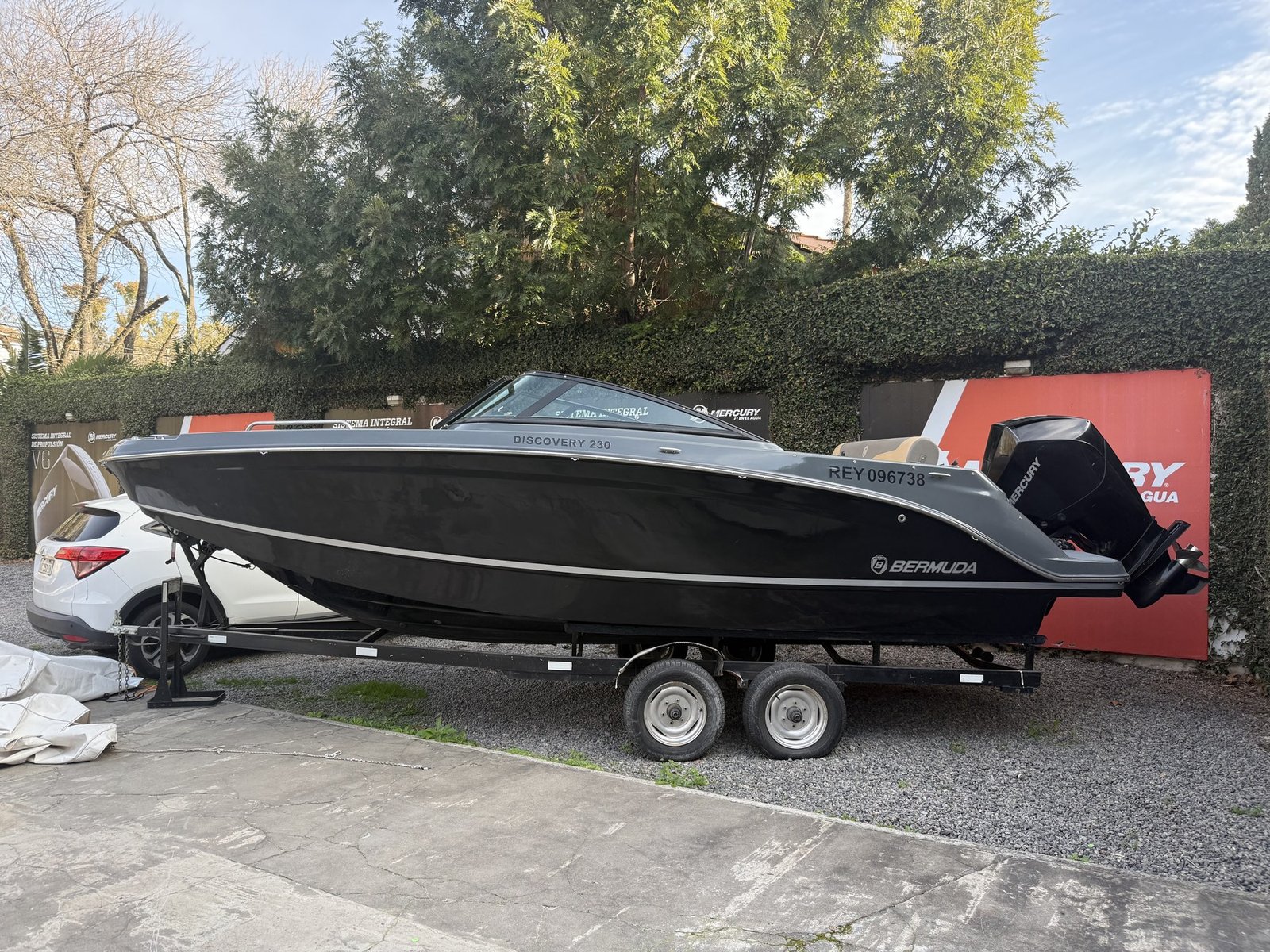 Bermuda Discovery 230