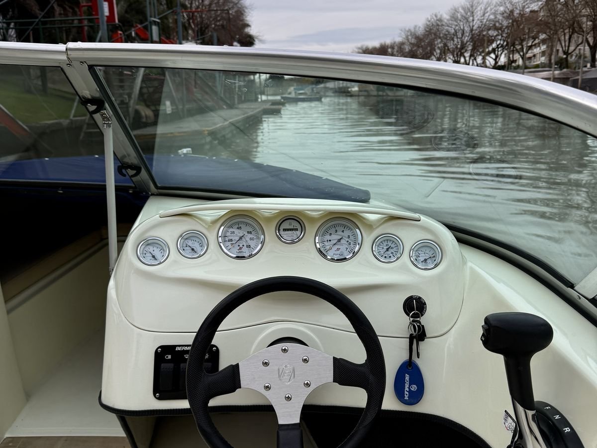 Bermuda Sport 200 — puesto de piloto