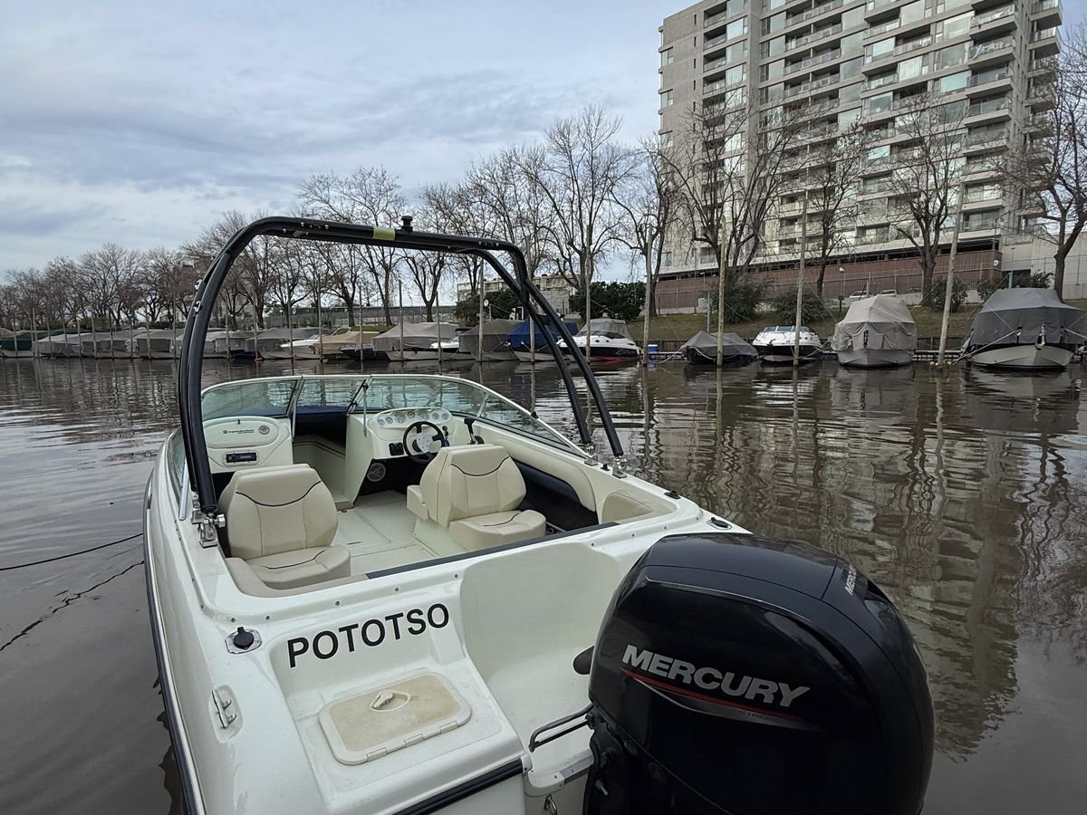 Bermuda Sport 200 — proa desde arriba