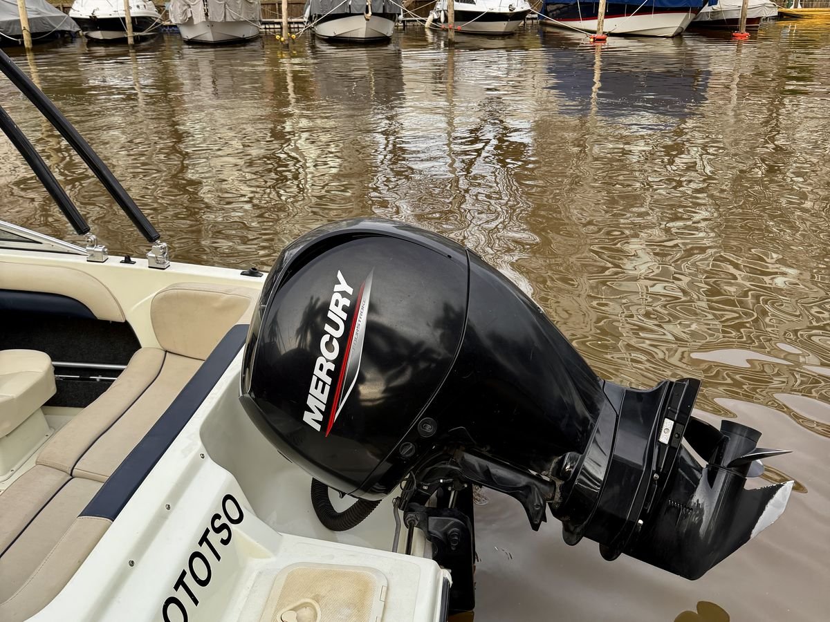 Bermuda Sport 200 — motor Mercury 150 HP